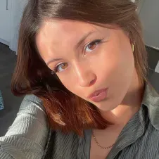 Baby-sitter dévouée et enthousiaste 