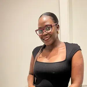 Empregada de limpeza responsável 