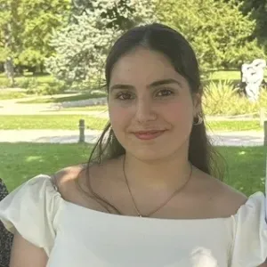 Baby-sitter patiente pour aider vos enfants à progresser