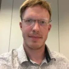 Ingénieur confirmé pour cours de maths, physique et chimie