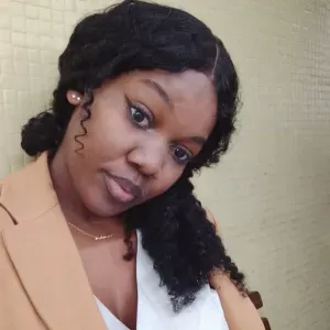 Profissional a um ano na aréa de Babysitter