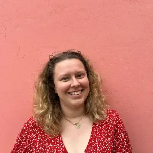 Baby-sitter expérimentée y compris pour l'aide aux devoirs