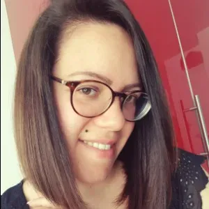 Auxiliaire parentale (garde d'enfants à domicile).