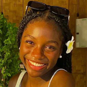 Baby-sitter expérimentée dans le 92 et à Paris !