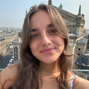  Baby-sitter débutante et sérieuse à Nice 