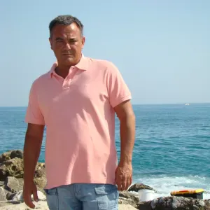 Posição para um empregado de limpeza em Santa Maria da ...