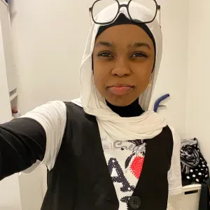 Baby-sitter à Laval disponible à temps plein