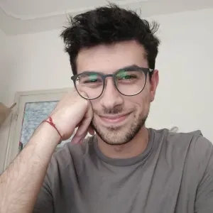 Ragazzo amante degli animali e della natura