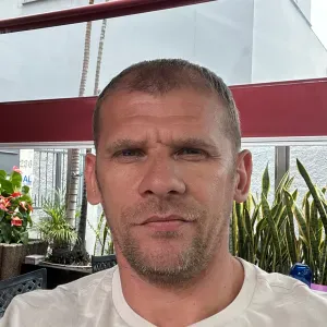 Pet sitting walk dogs cat feed them ealking daily clean 