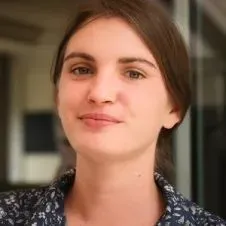 Baby sitter expérimentée disponible !