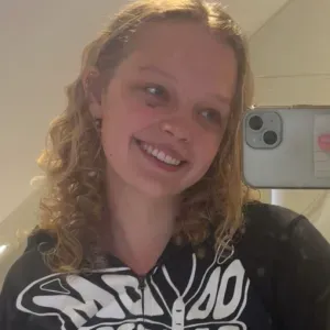 Sød og snakkesalig ung pige søger job!