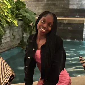 Experienced babysitter available in London