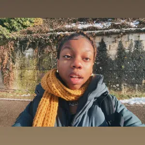 Jeune Baby-sitter certifiée à la croix rouge 