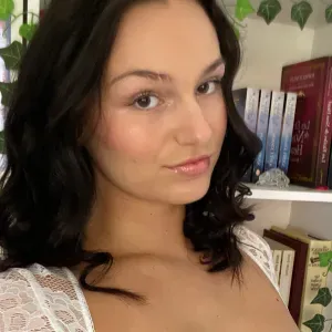 🧸 Baby-sitter fiable et douce pour vos enfants 