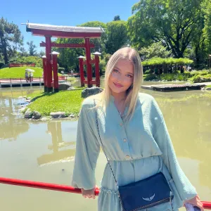 BABY-SITTER dans le 06 contactez moi !✨