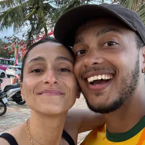 Donne des cours en sciences et langues