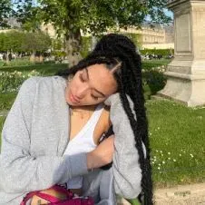 Baby-sitter disponible à tout moment