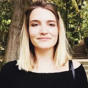 Etudiante à votre service!