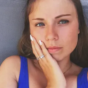 Étudiante aide à la préparation du bac et donne cours