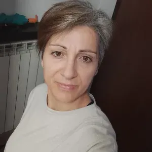 Addetta alle pulizie, (anche stiro presso casa mia)