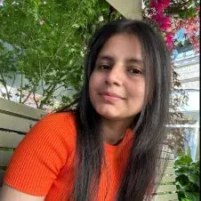 Experienced Babysitter  looking for job