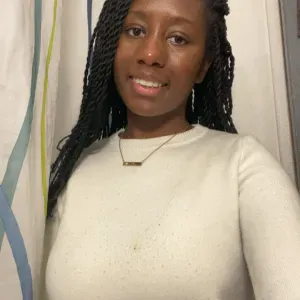   Baby-sitter sérieuse et douce disponible