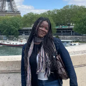 Babysitter serieuse et attentionnée à Tours et ses alentours