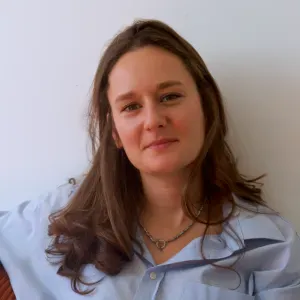Pet-Sitter à Paris 15, douce et fiable avec chiens et chats