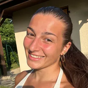 Baby-sitter qui débute mais déjà expérimenté avec un bébé