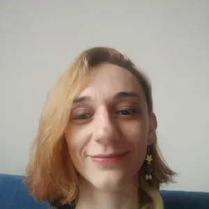  Cerco lavoro pulizie casa ,badante, colf  