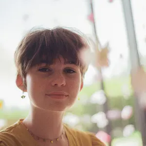 Baby-sitter disponible sur CHOLET