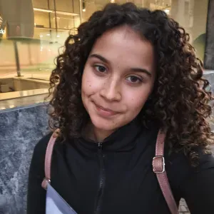 Cuidadora de criança noturna ou diurna