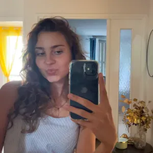 Babysitter francesa séria e gentil