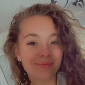 Femme de ménage motivée à freneuse 