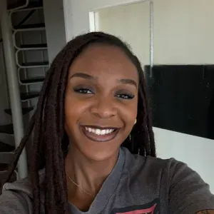 Institutrice en primaire donnant des cours particuliers