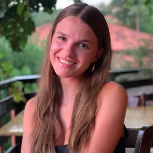 Nette und erfahrene Babysitterin in Geretsried