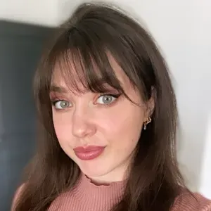 Baby-sitter disponible dès maintenant