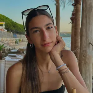 Baby-sitter douce et de confiance 