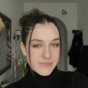 Baby-sitter accessible et souriante