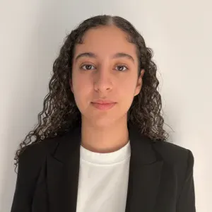 Baby-sitter disponible à Cagnes sur mer 