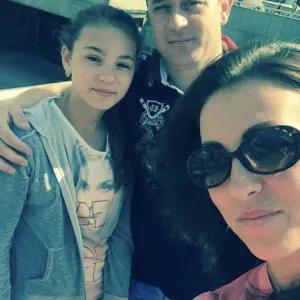 Bonjour, je suis une personne dynamique et responsable.