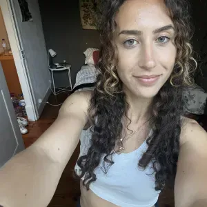 Caring Pet Sitter from a Farm Girl Who Loves Animals