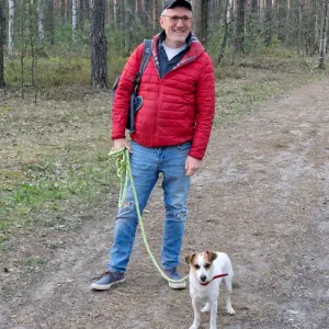 uśmiechnięty przyjaciel zwierząt