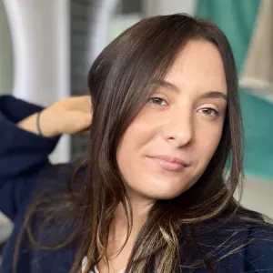 Baby-sitter sérieuse avec expérience en école