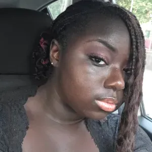 Ragazza pulizie con orari flessibili