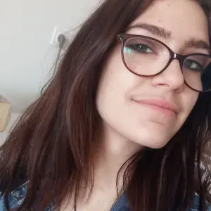 Propose des garde à domicile ainsi que promenades