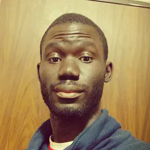 Étudiant disponible pour compagnie à domicile