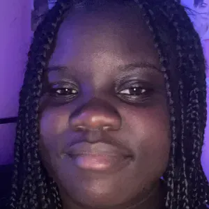 Jeune babysitter à l'écoute et prête !