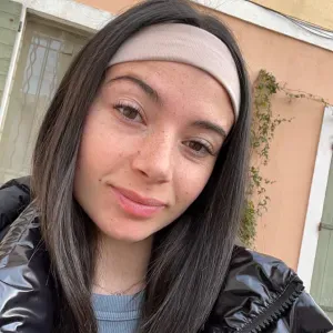Baby-sitter patiente et douce à Marseille 