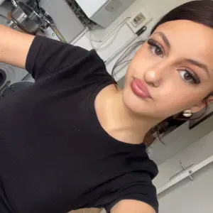 Baby sitter 91 ( grande sœur expérimentée )